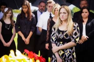 Es tut mir leid, ich kann dabei nicht helfen.