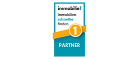 Logo Immobilie1 Partner-Auszeichnung blaues Schild mit goldener Medaille und Slogan Immobilien schneller finden