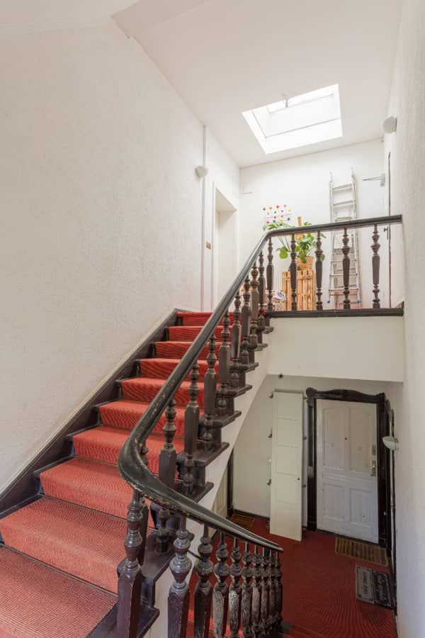 Treppenhaus - Helle Dachgeschosswohnung nahe Boxhagener Platz sofort bezugsfrei