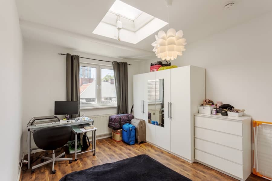 Schlafzimmer - Helle Dachgeschosswohnung nahe Boxhagener Platz sofort bezugsfrei
