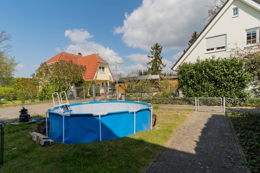 花园 - 位于 Falkensee 的末端排屋出租。