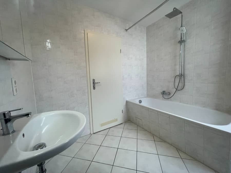 Badezimmer - Bezugsfreies Reihenendhaus!