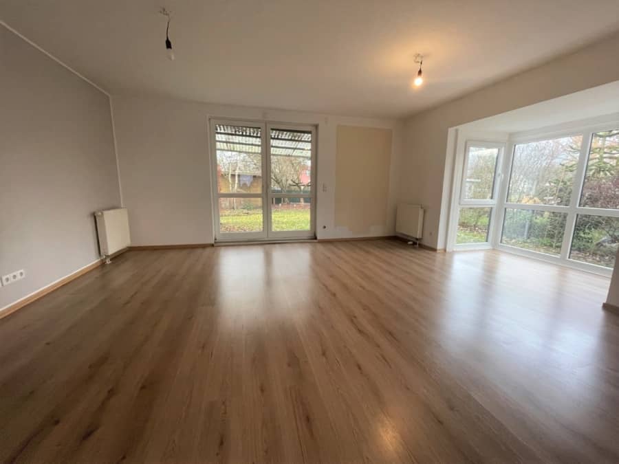 Wohnzimmer - Bezugsfreies Reihenendhaus!