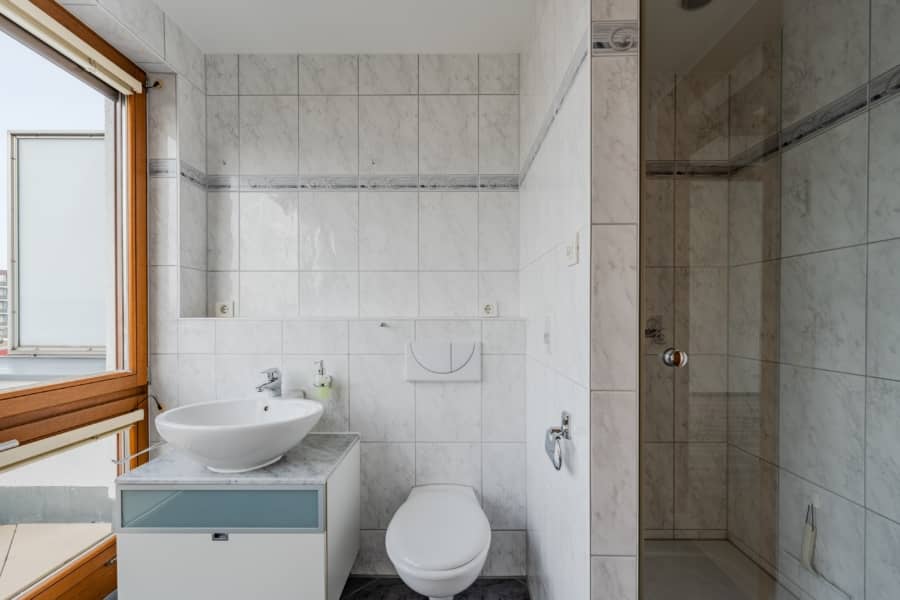 Badezimmer Dachgeschoss - Townhaus an der Rummelsburger Bucht – familienfreundlich mit 6 Zimmern