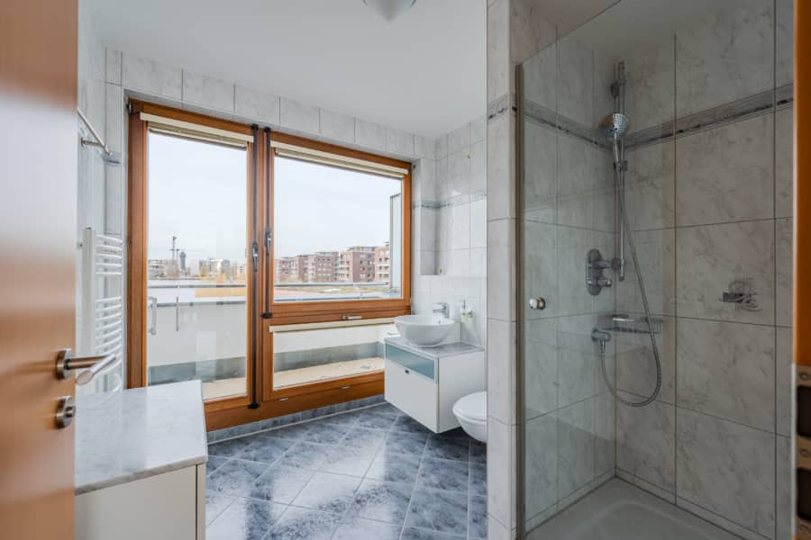 Badezimmer Dachgeschoss - Townhaus an der Rummelsburger Bucht – familienfreundlich mit 6 Zimmern