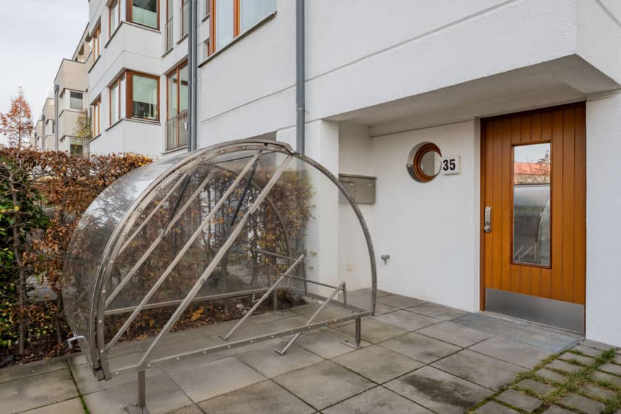 Hauseingang und Bikeport - Townhaus an der Rummelsburger Bucht – familienfreundlich mit 6 Zimmern