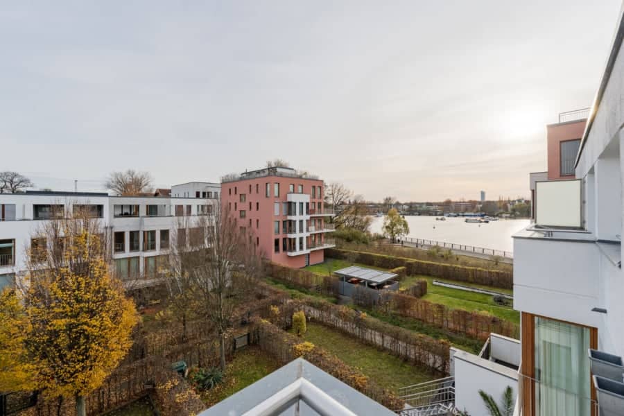 Blick Terrasse Dachgeschoss - Townhaus an der Rummelsburger Bucht – familienfreundlich mit 6 Zimmern