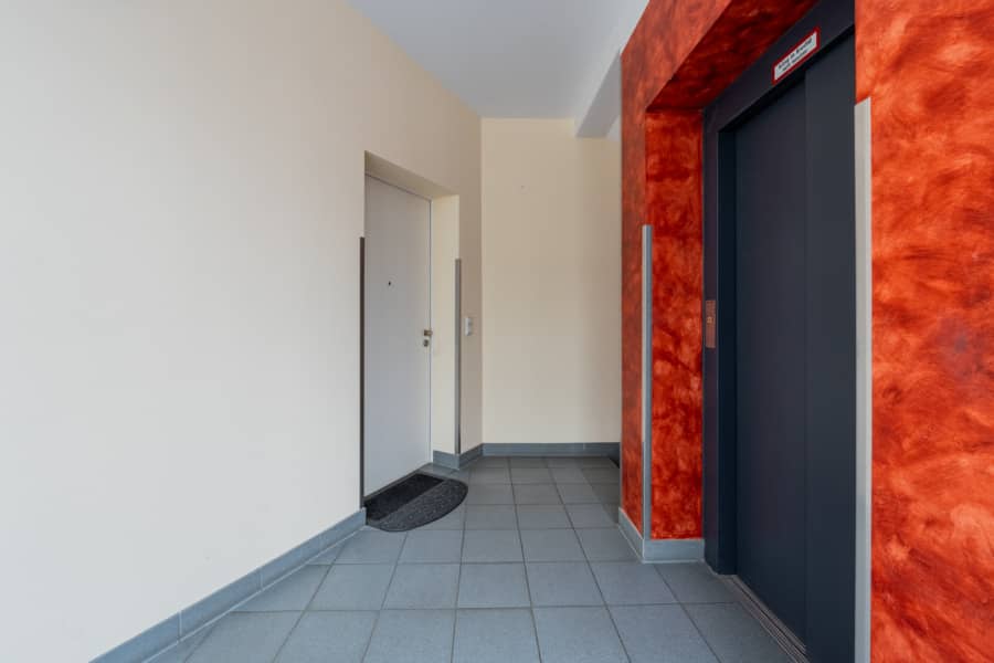 Aufzugslobby im Mehrfamilienhaus - BEZUGSFREI – AM PARK PANKOW – Exklusive Eigentumswohnung in ganz besonderer Lage *PROVISIONSFREI*