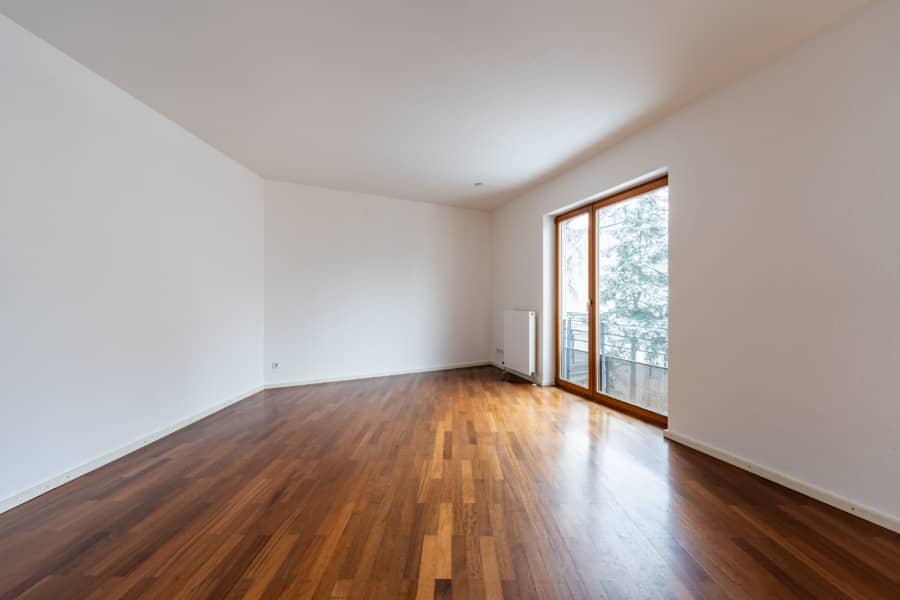 Helles Wohnzimmer mit Parkett und Balkon - BEZUGSFREI – AM PARK PANKOW – Exklusive Eigentumswohnung in ganz besonderer Lage *PROVISIONSFREI*