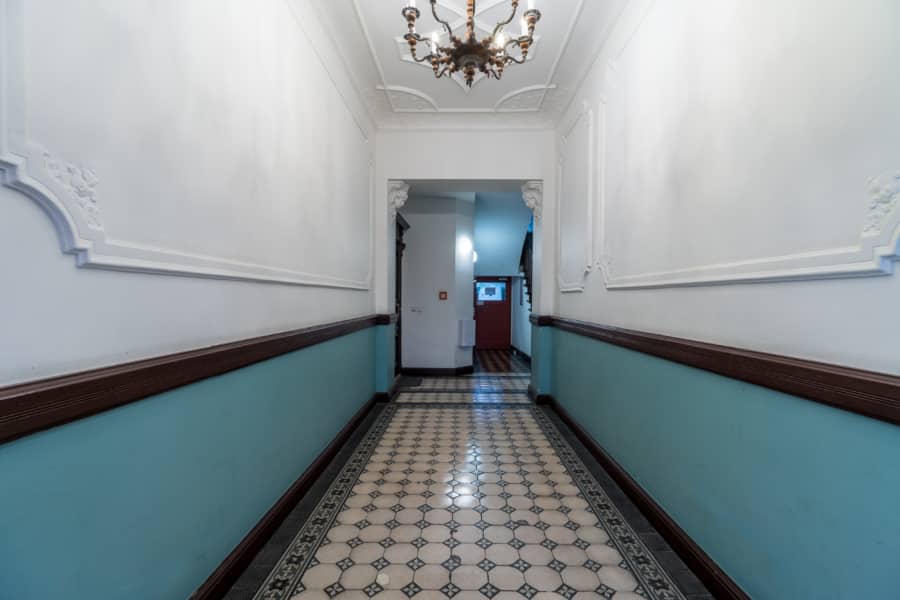 Rigaer_33-24 - Çok iyi durumda rahat eski daire!