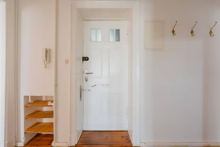 Wohnungstür - BEZUGSFREI – Wunderschöne Stuck- Altbauwohnung zwischen Weserstraße und Sonnenallee