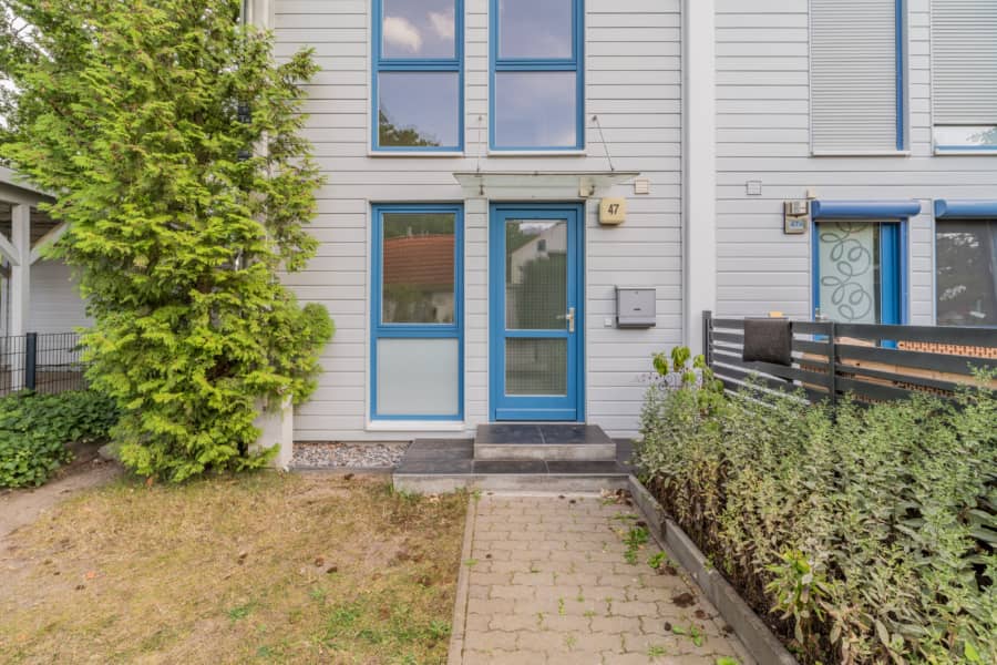 Hauseingang - Familientraum! Bezugsfreies Reihenendhaus in Falkensee