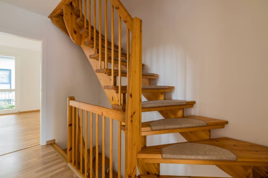 Treppe vom 1.OG zum 2.OG - Familientraum! Bezugsfreies Reihenendhaus in Falkensee