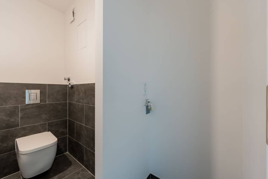 带洗衣机接口的新建公寓客用卫生间 - 精彩露台公寓 - 首次入住 - 免佣金。