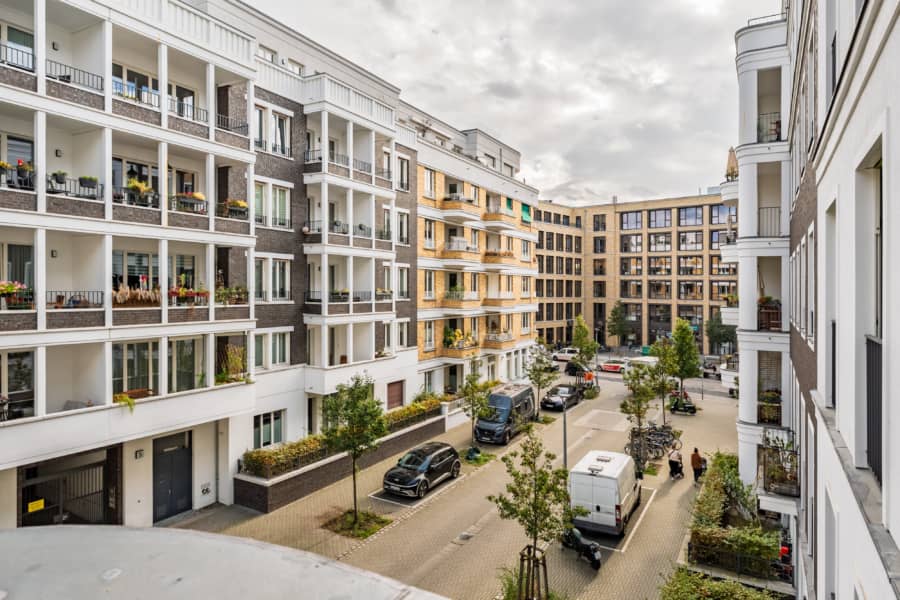 Blick vom Balkon - Zeitlos schön: Helle 2-Zimmer-Wohnung mit Balkon in gefragter Lage