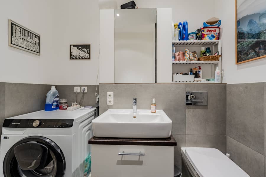 Waschbeckenansicht - Zeitlos schön: Helle 2-Zimmer-Wohnung mit Balkon in gefragter Lage