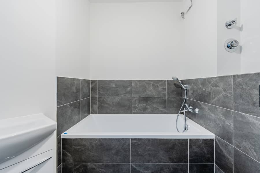 Bad - Erstbezug nach Renovierung – Dachgeschoss mit Panoramablick