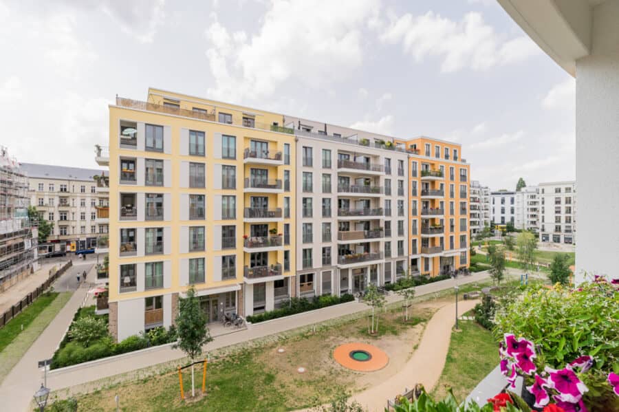 Neubau-Wohnkomplex mit Balkonen im Innenhof - 0 Leben am Park / Living by the Park