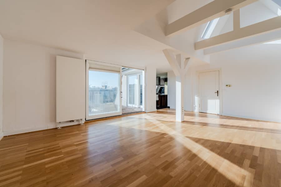 Helle Dachgeschosswohnung mit Balkon - Großzügige Dachgeschosswohnung in Steglitz mit Panoramablick