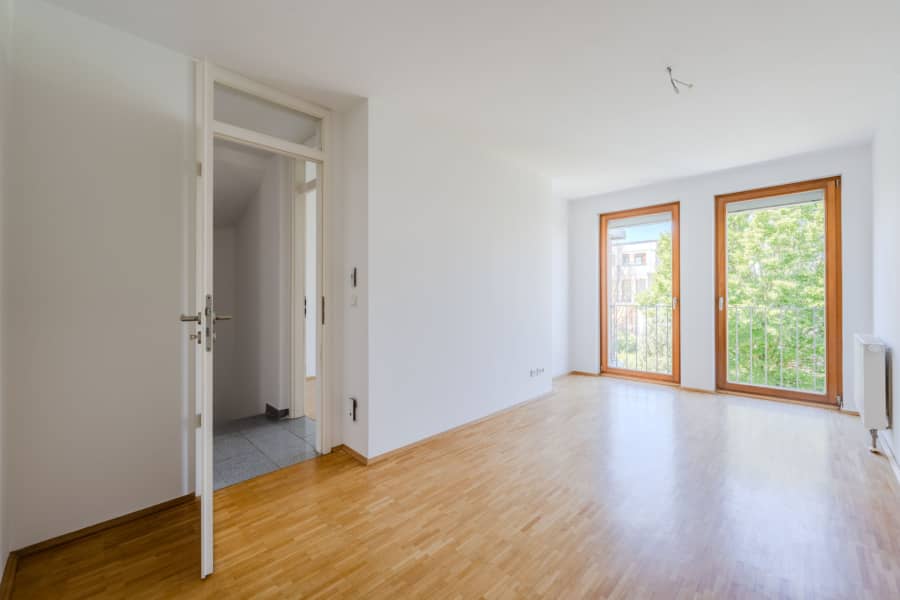 Helles Apartment mit französischem Balkon - Bezugsfrei & renoviert 2025: 6-Zimmer-Townhouse an der Rummelsburger Bucht