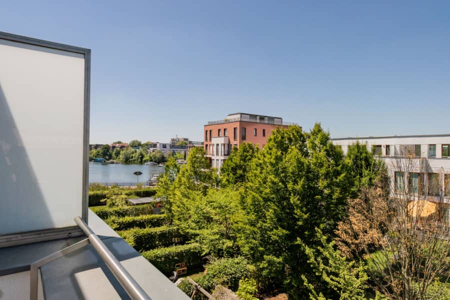 Moderne Uferwohnung mit Balkon und Seeblick - Bezugsfrei & renoviert 2025: 6-Zimmer-Townhouse an der Rummelsburger Bucht