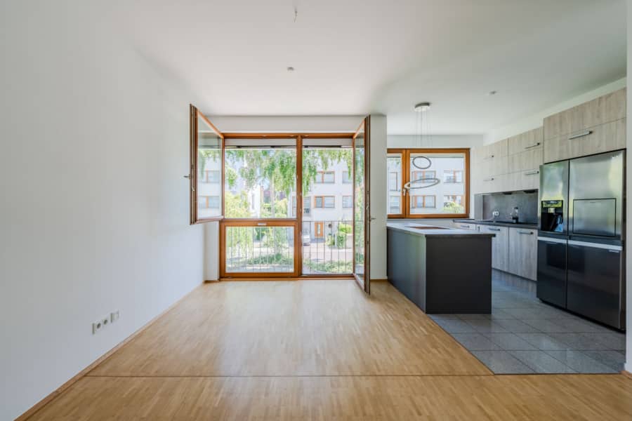 Helle Wohnung mit Kücheninsel und Balkon - Bezugsfrei & renoviert 2025: 6-Zimmer-Townhouse an der Rummelsburger Bucht