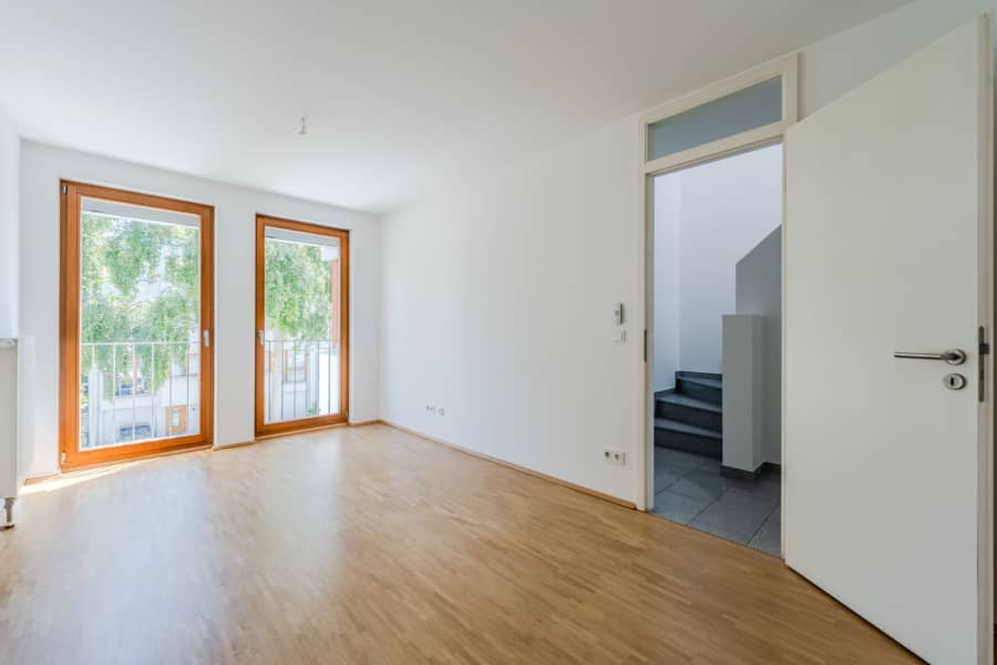 Helle Stadtwohnung mit Balkonfenstern - Bezugsfrei & renoviert 2025: 6-Zimmer-Townhouse an der Rummelsburger Bucht