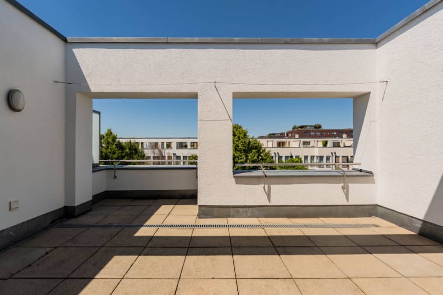 Moderne Stadtwohnung mit großzügiger Dachterrasse - Bezugsfrei & renoviert 2025: 6-Zimmer-Townhouse an der Rummelsburger Bucht