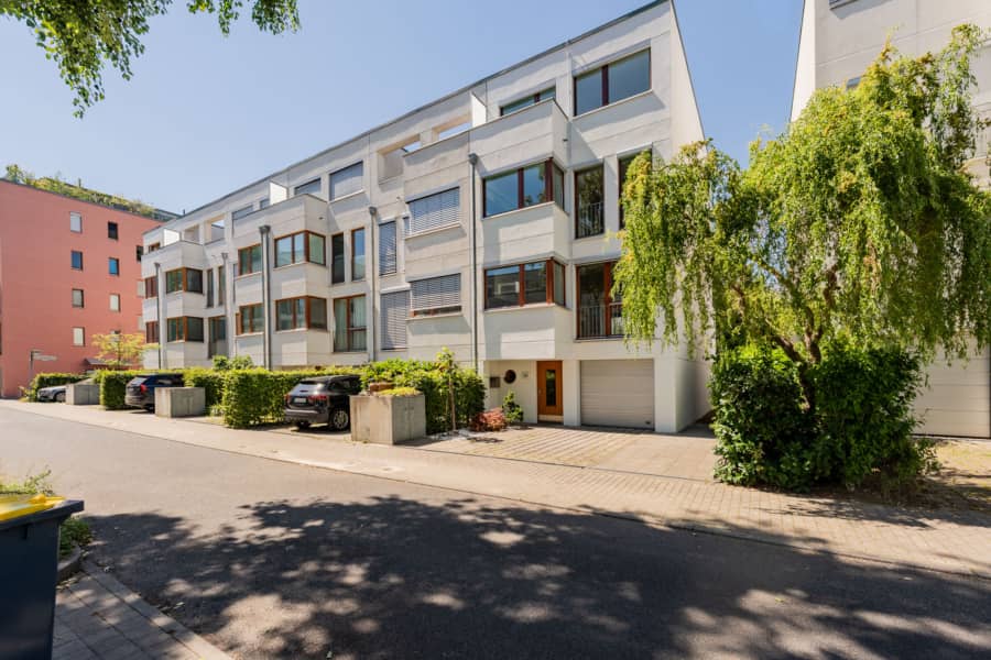 Moderne Reihenhauszeile mit Garagen - Bezugsfrei & renoviert 2025: 6-Zimmer-Townhouse an der Rummelsburger Bucht