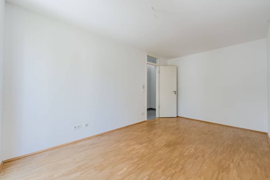 Helle Stadtwohnung mit Parkettboden - Bezugsfrei & renoviert 2025: 6-Zimmer-Townhouse an der Rummelsburger Bucht