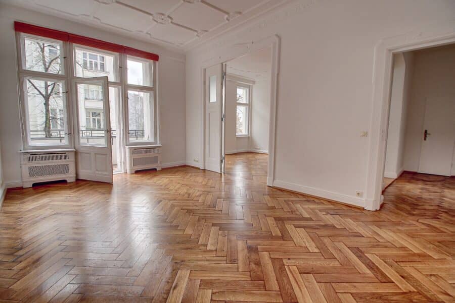 Spacieux appartement ancien avec stuc et balcon - Magnifique appartement de 4 pièces à Charlottenburg