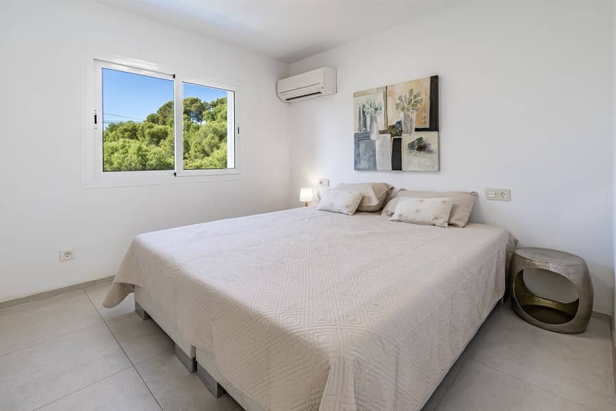 Bild - Paguera: Villa in ruhiger Lage mit schönem Meerblick und großem Grundstück zu verkaufen