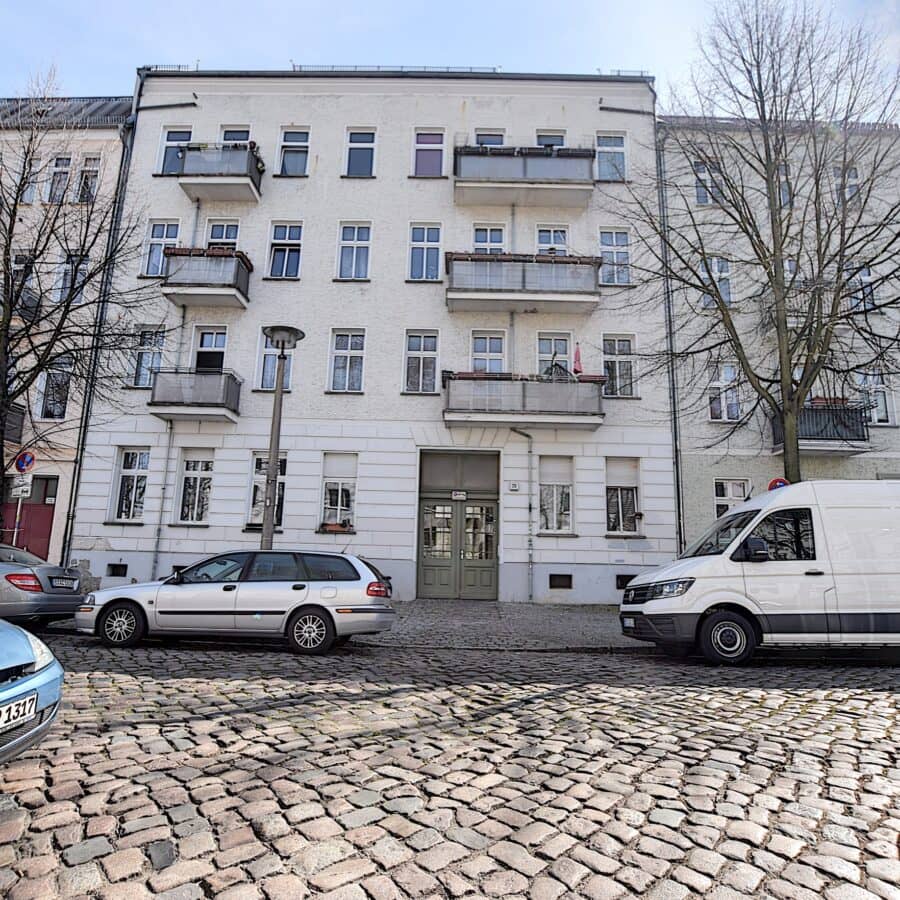 Balkonlu eski Berlin apartman bloğu - HTW yakınında güneye bakan geniş balkonlu güzel maisonette daire