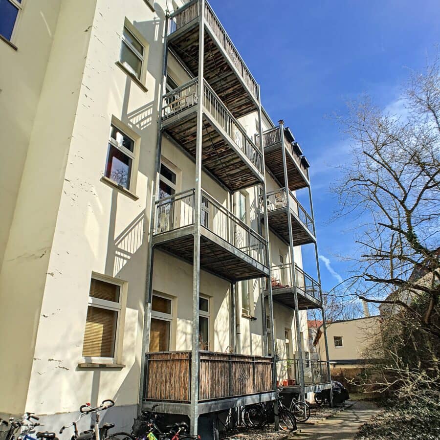 Ahşap balkonlu arka apartman - HTW yakınında güneye bakan geniş balkonlu güzel maisonette daire