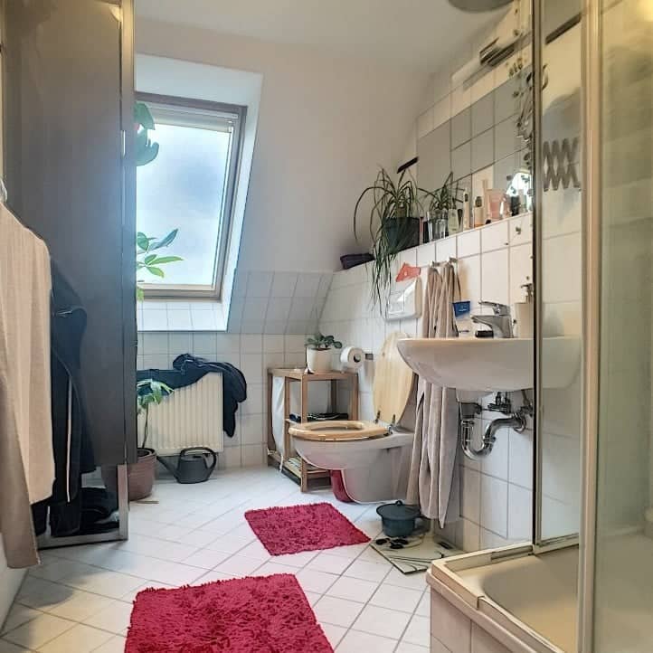 Tavan pencereli aydınlık banyo - HTW yakınında güneye bakan geniş balkonlu güzel maisonette daire