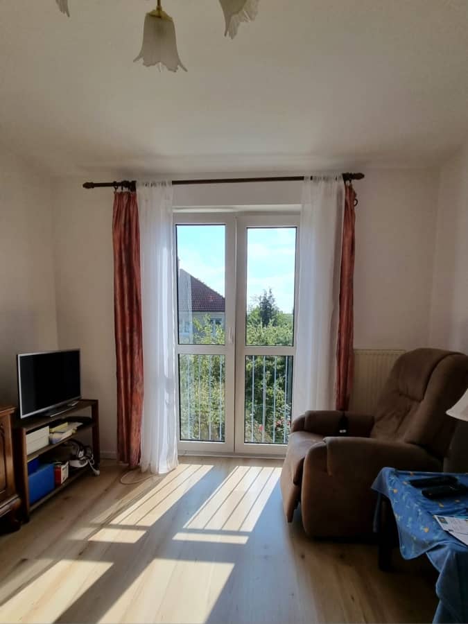 तीसरा कमरा - यह एक बढ़िया कीमत है: बर्लिन के पास शॉनिशे में स्थित 5 कमरों वाला, 141 वर्ग मीटर क्षेत्रफल और बेसमेंट वाला अर्ध-पृथक मकान।