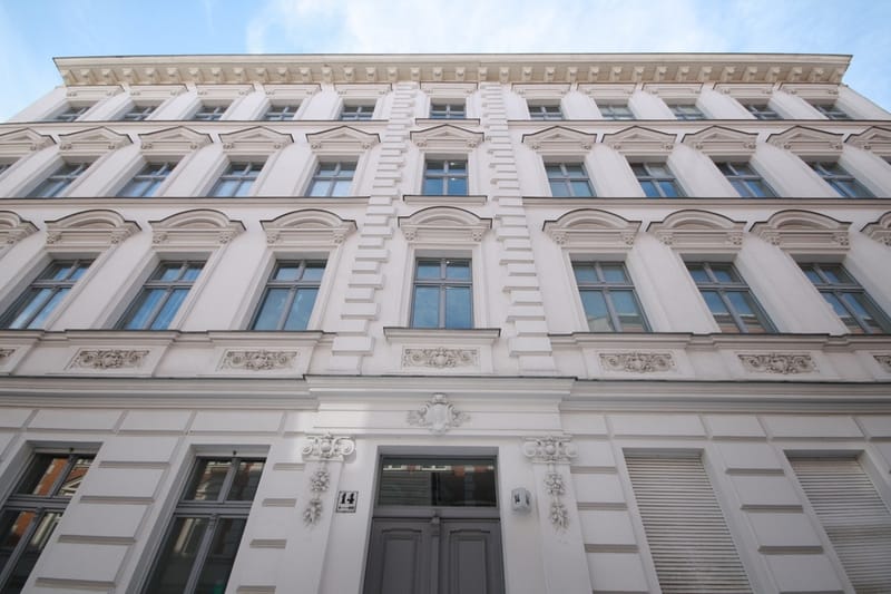 Antico edificio modernizzato vicino al Palazzo di Köpenick e al centro storico