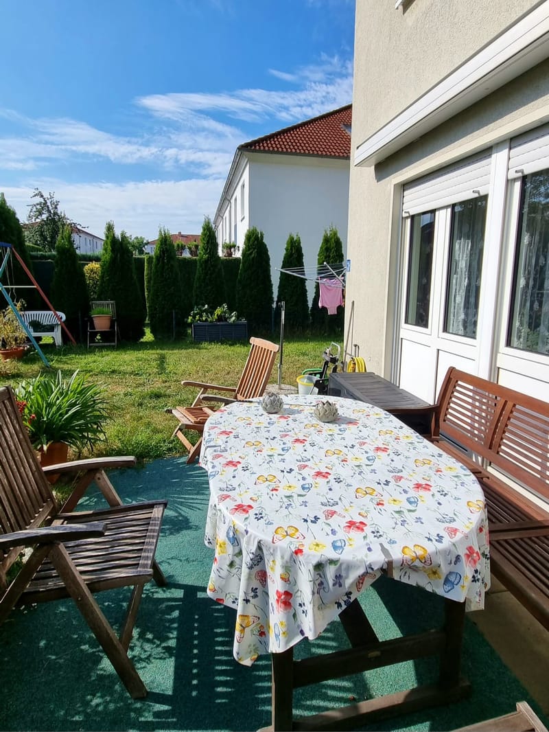 QUESTO E' UN BUON PREZZO: Casa bifamiliare 5 vani con 141 m² e seminterrato a Schöneiche vicino a Berlino.