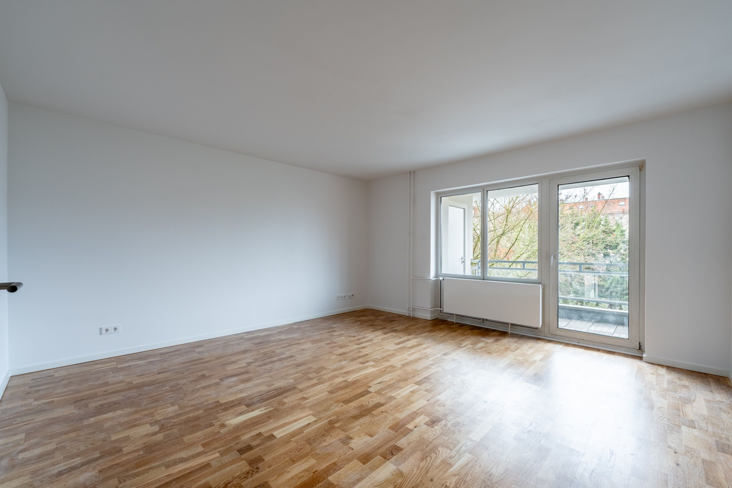 Wohnzimmer mit Balkon