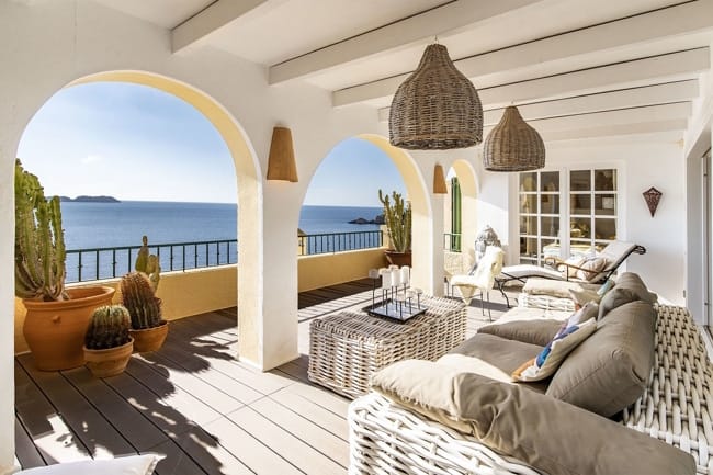 Mediterrane Villa mit Meerblickterrasse - Wohnung in Cala Fornells zu verkaufen: Großes Apartment mit 180º Meerblick und 60 m2 Terrasse.