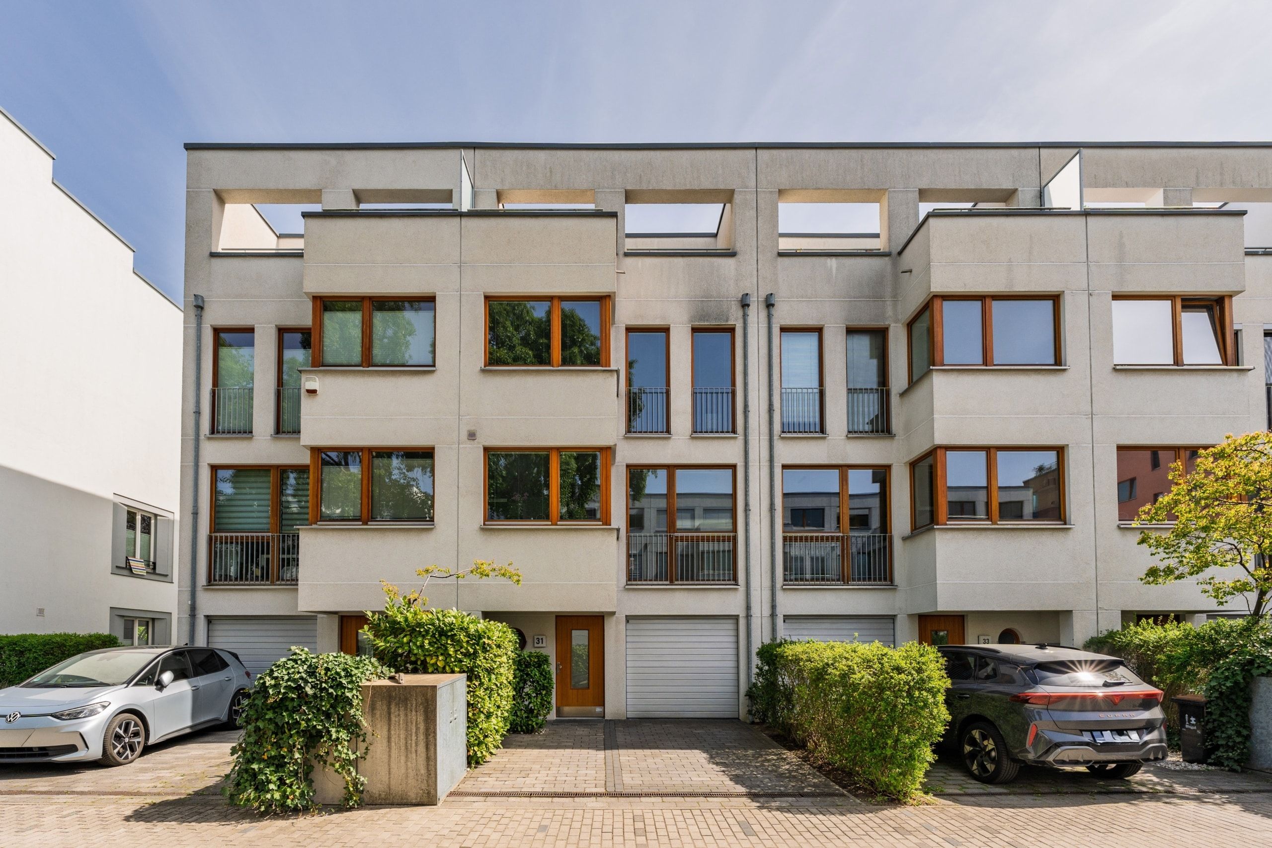 Ruhige Anliegerstraße mit zeitgemäßer Architektur