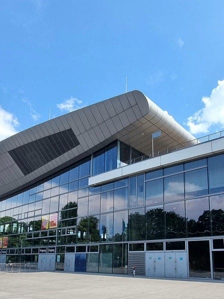 Max-Schmeling-Halle - Belo apartamento antigo no popular Gleimkiez