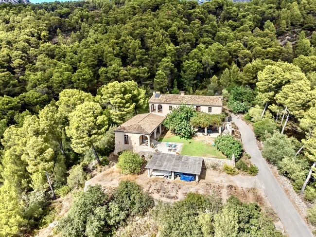 Mediterrane Finca am Waldrand mit Carport - Mallorquinische Finca in einzigartiger Lage mit 5 Schlafzimmern, Gästehaus und Pool zu verkaufen
