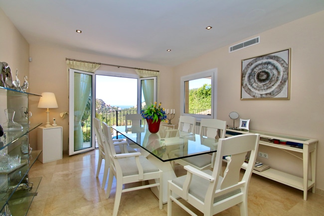 dining room in villa in Port Andratx - Port Andratx: Großzügige Villa mit 4 Schlafzimmern, Pool und Panoramablick zu verkaufen