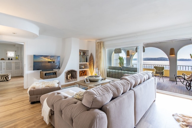 Luxuswohnung mit Seeblick und Balkon - Wohnung in Cala Fornells zu verkaufen: Großes Apartment mit 180º Meerblick und 60 m2 Terrasse.