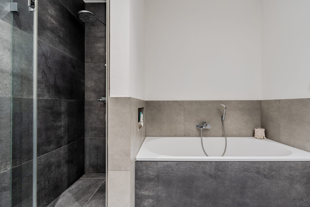 Wanne und Dusche