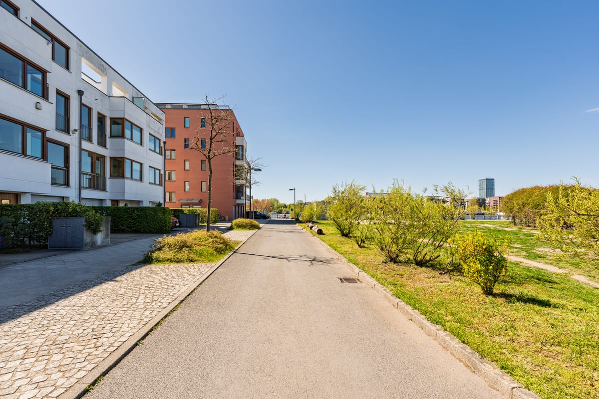 Moderne Nachbarschaft in ruhiger Lage nur wenige Schritte vom Wasser entfernt