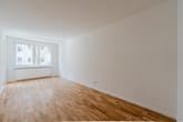 Zweites Schlafzimmer mit Balkonzugang