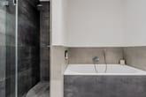 Wanne und Dusche