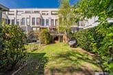 Großzügiger Garten mit direkter Verbindung zur unteren Terrasse